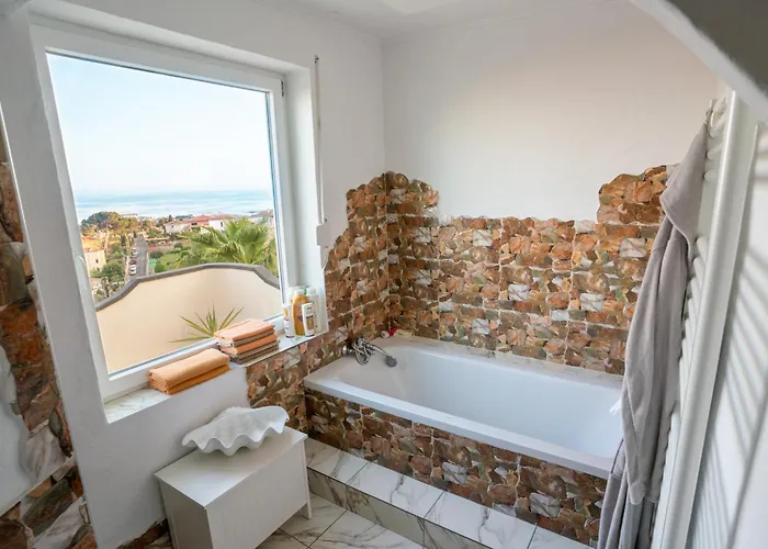 Serenity Climate Pool & Panoramic Sea Views